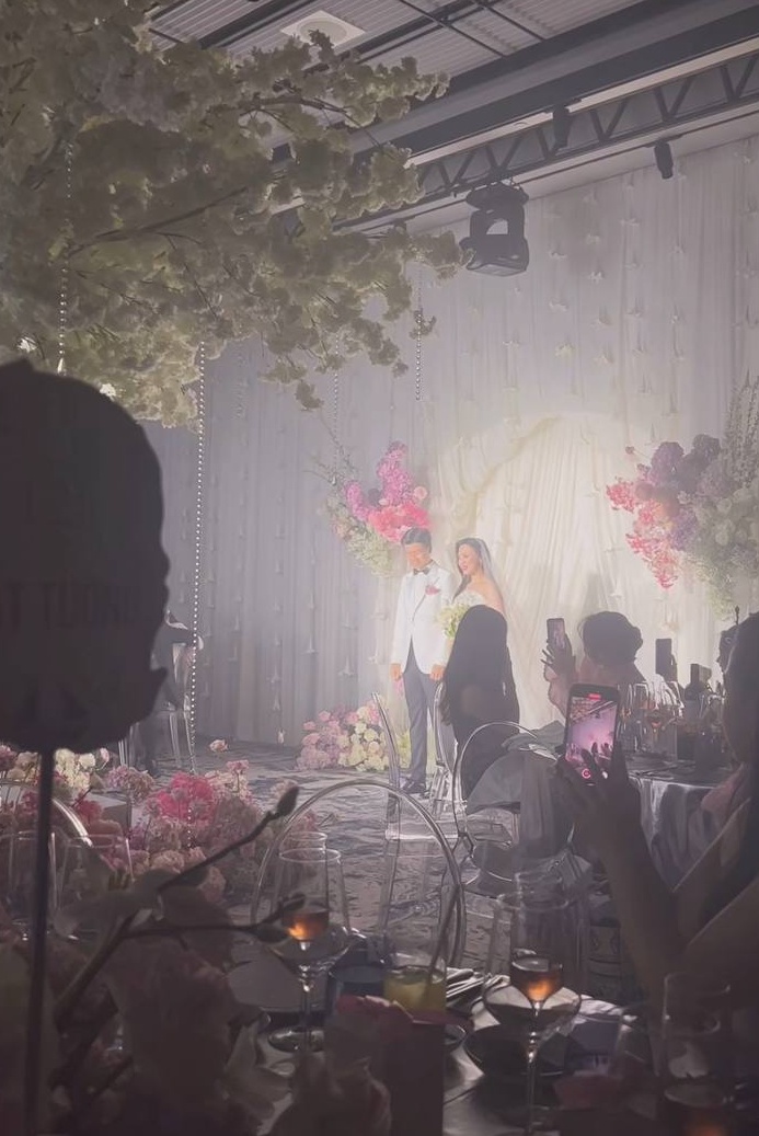 Hỷ sự 0 vàng của thiếu gia Phan Hoàng và ái nữ “tài phiệt”: Giật mình nhìn sang các đám cưới siêu giàu khác- Ảnh 9. Hỷ sự 0 vàng của thiếu gia Phan Hoàng và ái nữ “tài phiệt”: Giật mình nhìn sang các đám cưới siêu giàu khác- Ảnh 9.