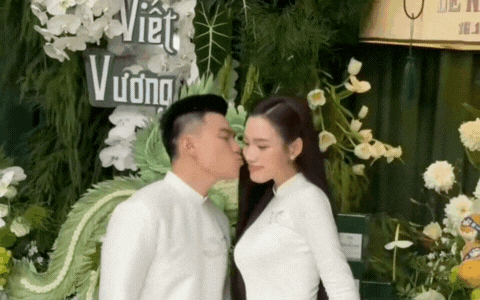 Hoa hậu Đỗ Hà và chồng thiếu gia tập đoàn Sơn Hải quá đáng...- Ảnh 2. Hoa hậu Đỗ Hà và chồng thiếu gia tập đoàn Sơn Hải quá đáng...- Ảnh 2.