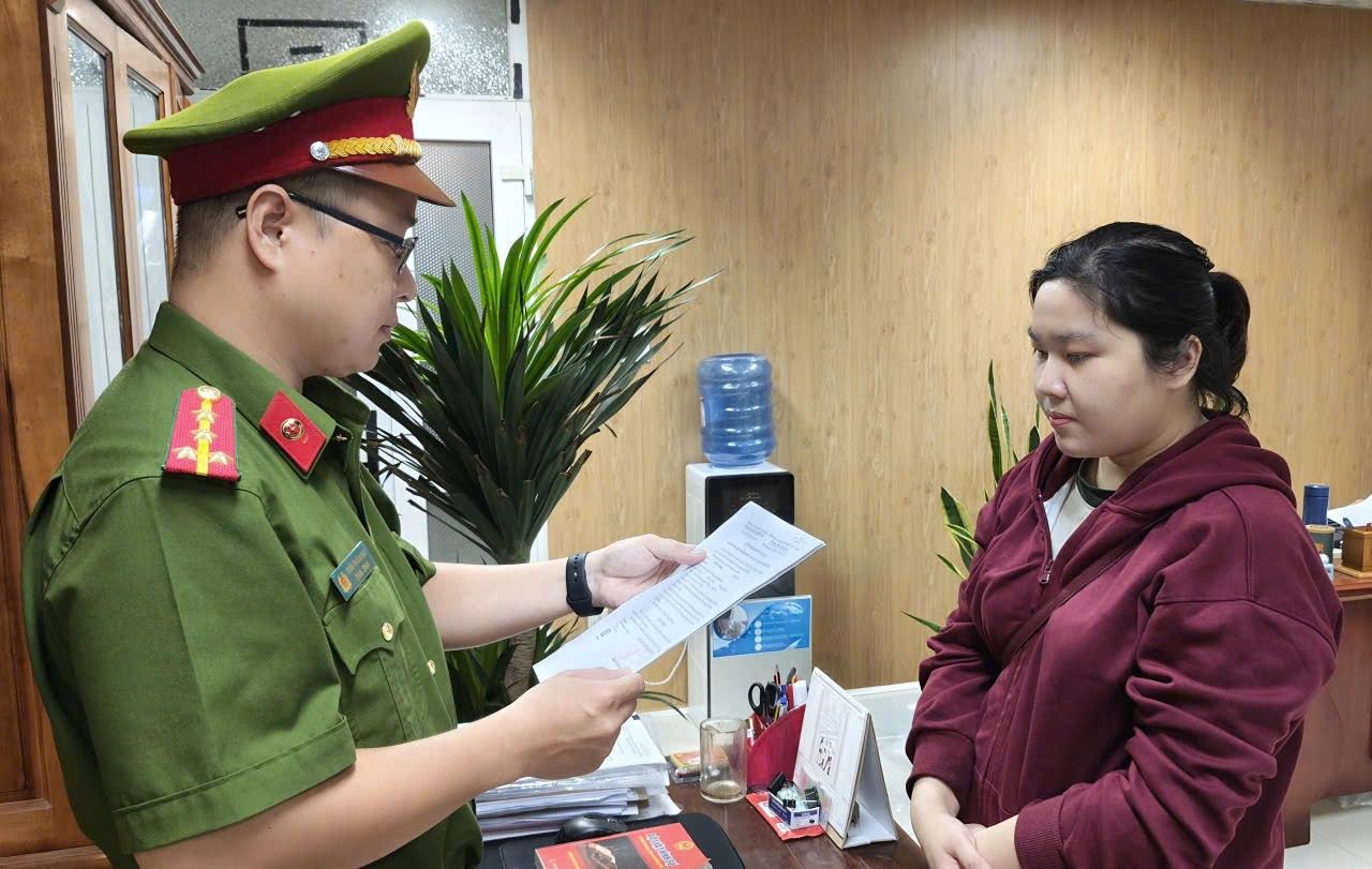 Khởi tố nữ nhân viên ngân hàng Đỗ Hà Thương- Ảnh 1. Khởi tố nữ nhân viên ngân hàng Đỗ Hà Thương- Ảnh 1.