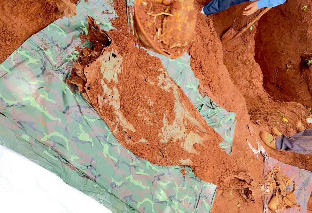 Phát hiện 18 hài cốt liệt sĩ trong vườn của người nông dân ở Gia Lai- Ảnh 1.