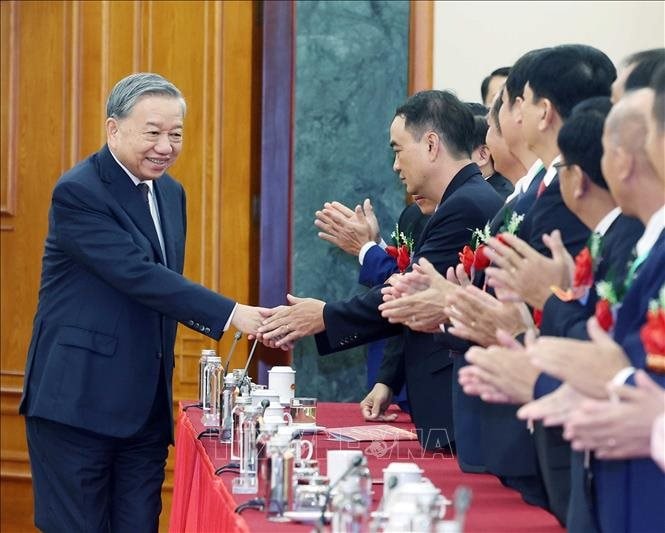Tổng Bí thư gợi ý doanh nghiệp sản xuất mặt hàng phục vụ "trụ đỡ của nền kinh tế" mở nhà máy ở Cuba - Ảnh 2. Tổng Bí thư gợi ý doanh nghiệp sản xuất mặt hàng phục vụ "trụ đỡ của nền kinh tế" mở nhà máy ở Cuba - Ảnh 2.