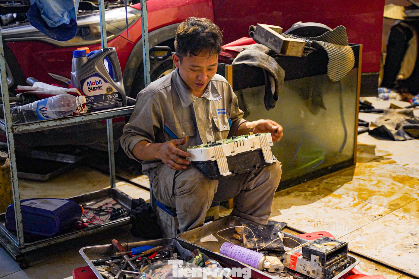 Hàng nghìn xe ngập nước, gara ở Thái Nguyên làm xuyên đêm vẫn quá tải- Ảnh 3.