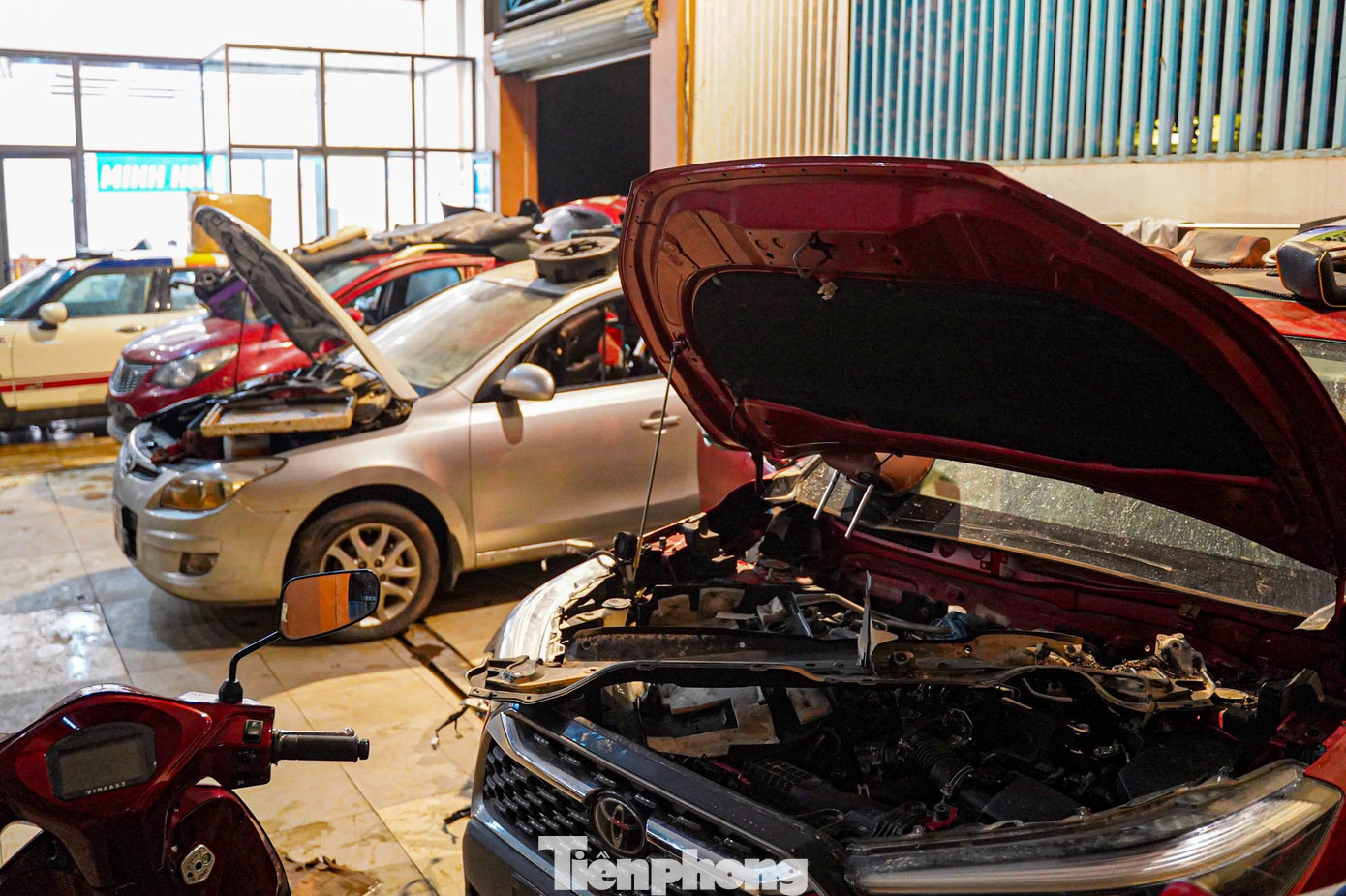 Hàng nghìn xe ngập nước, gara ở Thái Nguyên làm xuyên đêm vẫn quá tải- Ảnh 4.