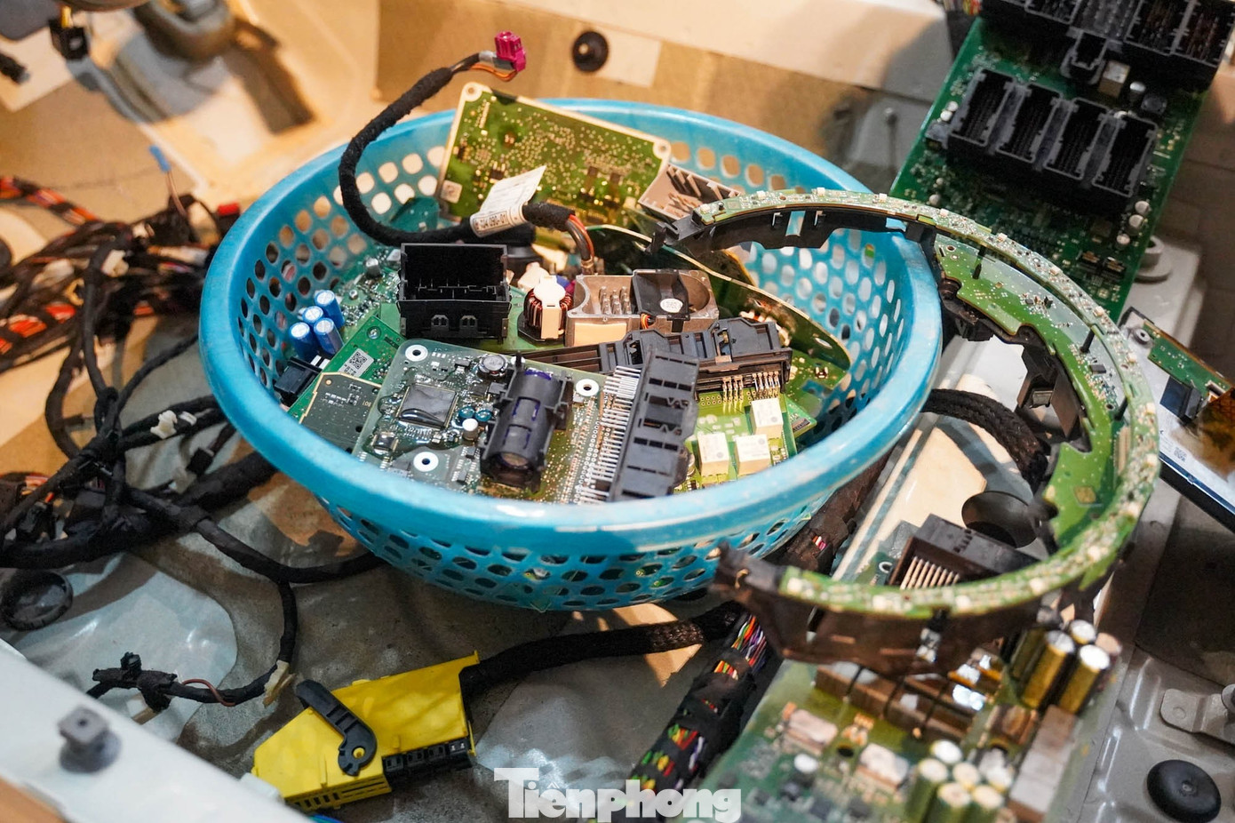 Hàng nghìn xe ngập nước, gara ở Thái Nguyên làm xuyên đêm vẫn quá tải- Ảnh 9.