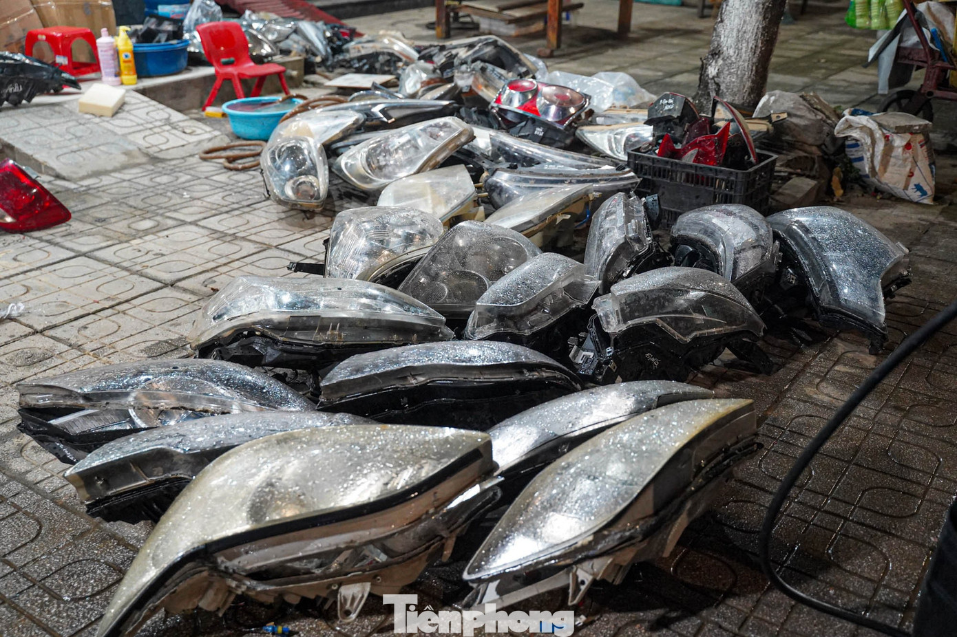 Hàng nghìn xe ngập nước, gara ở Thái Nguyên làm xuyên đêm vẫn quá tải- Ảnh 20.