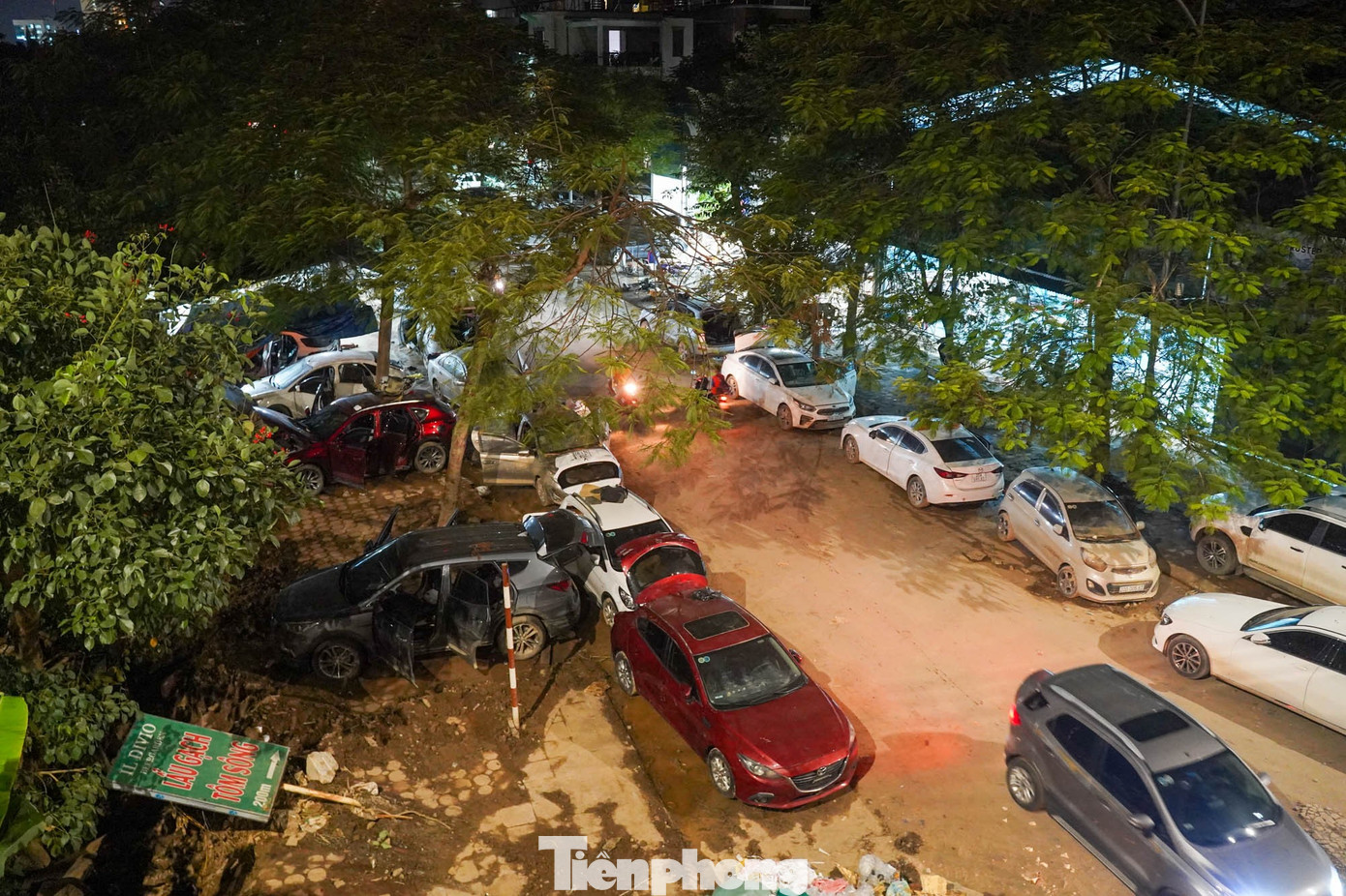 Hàng nghìn xe ngập nước, gara ở Thái Nguyên làm xuyên đêm vẫn quá tải- Ảnh 2.