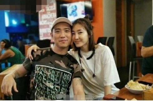 Vụ chồng đại gia của "mỹ nhân phim giờ vàng" bị bắt: Phát hiện sổ đen bao nuôi, mua dâm bằng tiền lừa đảo- Ảnh 2. Vụ chồng đại gia của "mỹ nhân phim giờ vàng" bị bắt: Phát hiện sổ đen bao nuôi, mua dâm bằng tiền lừa đảo- Ảnh 2.