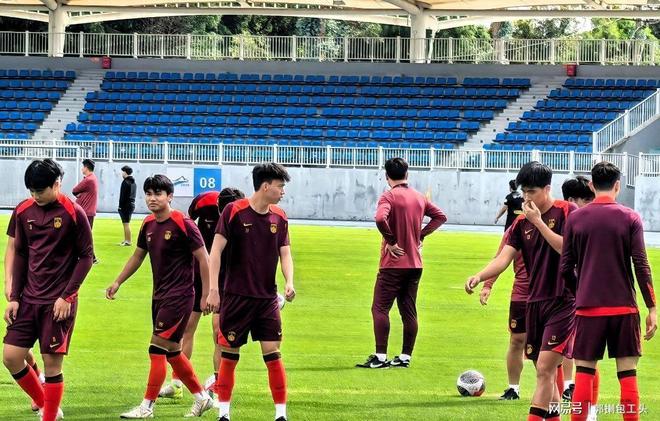 Tuyển Trung Quốc bị Thái Lan ngáng đường, CĐV tức giận “tấn công” đội nhà- Ảnh 2.