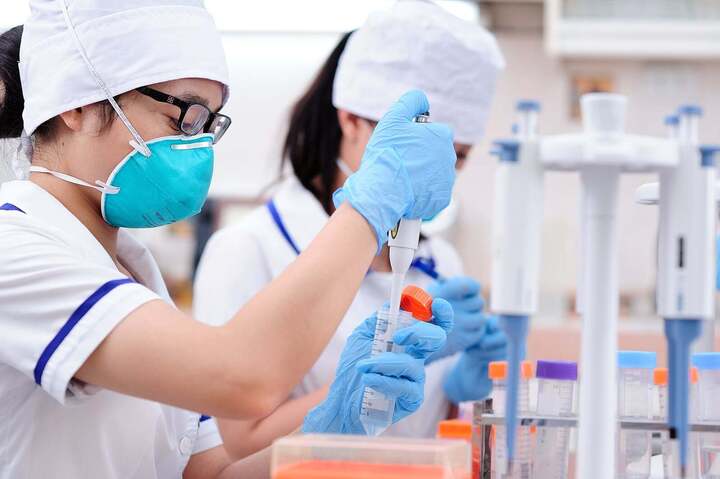 Cô gái trẻ đưa con nuôi đi xét nghiệm ADN để 'minh oan' với gia đình bạn trai- Ảnh 1. Cô gái trẻ đưa con nuôi đi xét nghiệm ADN để 'minh oan' với gia đình bạn trai- Ảnh 1.