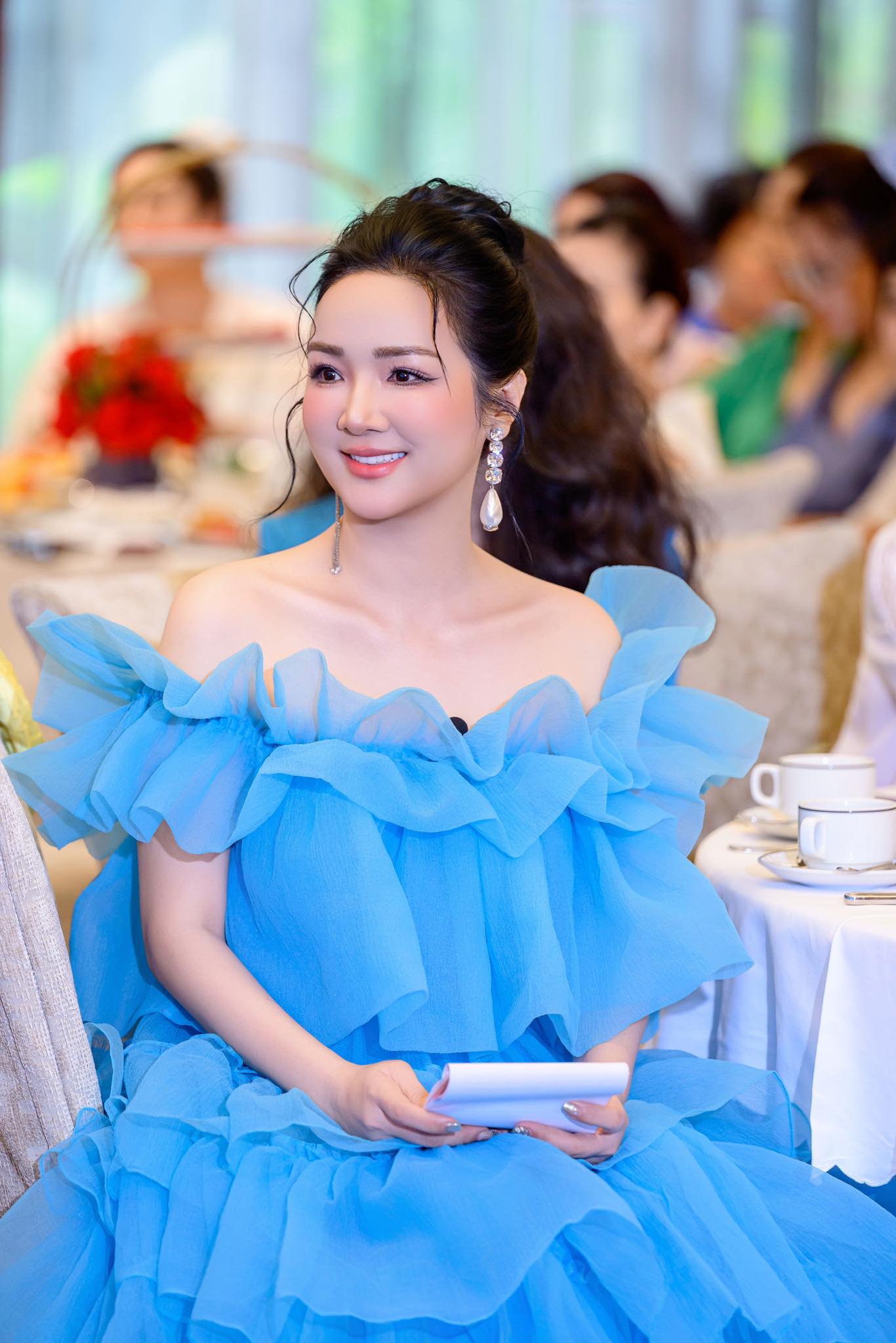 Bên trong biệt thự to như cung điện của người đẹp từng là  Bên trong biệt thự to như cung điện của người đẹp từng là