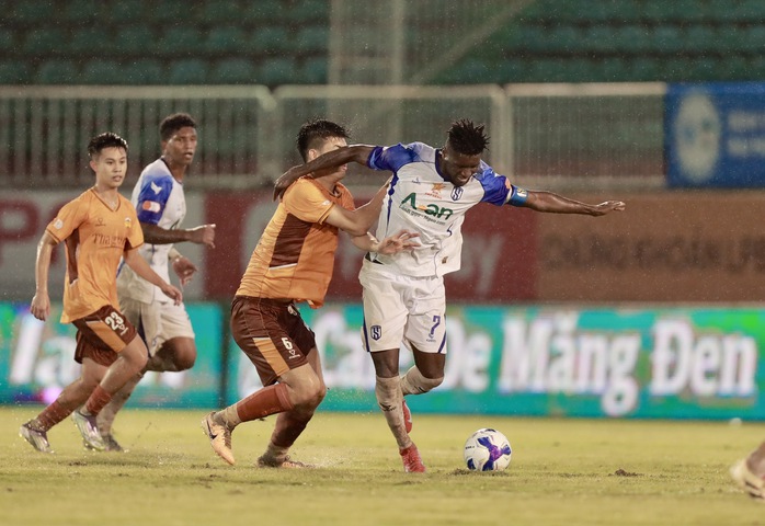 Vòng 7 V-League 2025-2026: Chờ màn thể hiện của tân HLV SLNA - Ảnh 1.