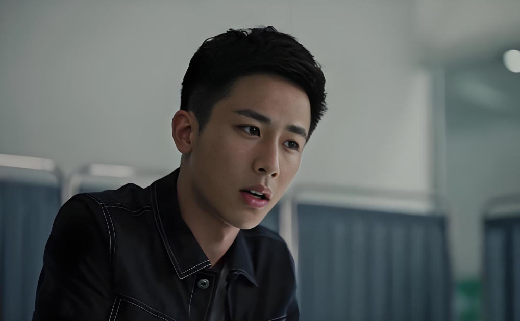 Những năm tôi vào đại học, không hiểu mẹ lấy tiền ở đâu mà gửi đều đặn mỗi tháng, đến khi về quê, hiểu ra mà tôi lặng người- Ảnh 1.