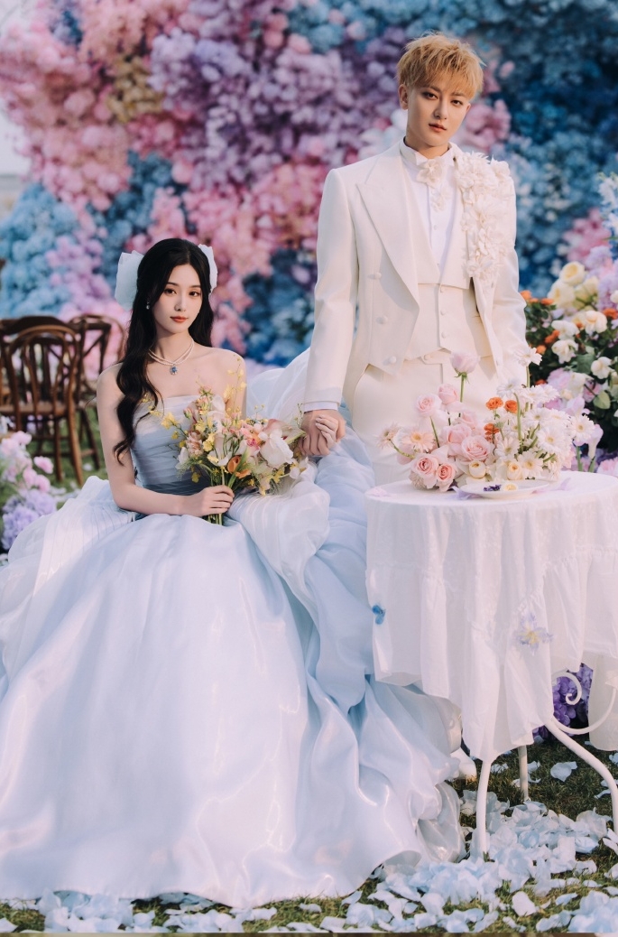 "Tóm dính" con trai đầu lòng của "anh sếp showbiz" và nàng thơ gen Z?- Ảnh 5. "Tóm dính" con trai đầu lòng của "anh sếp showbiz" và nàng thơ gen Z?- Ảnh 5.