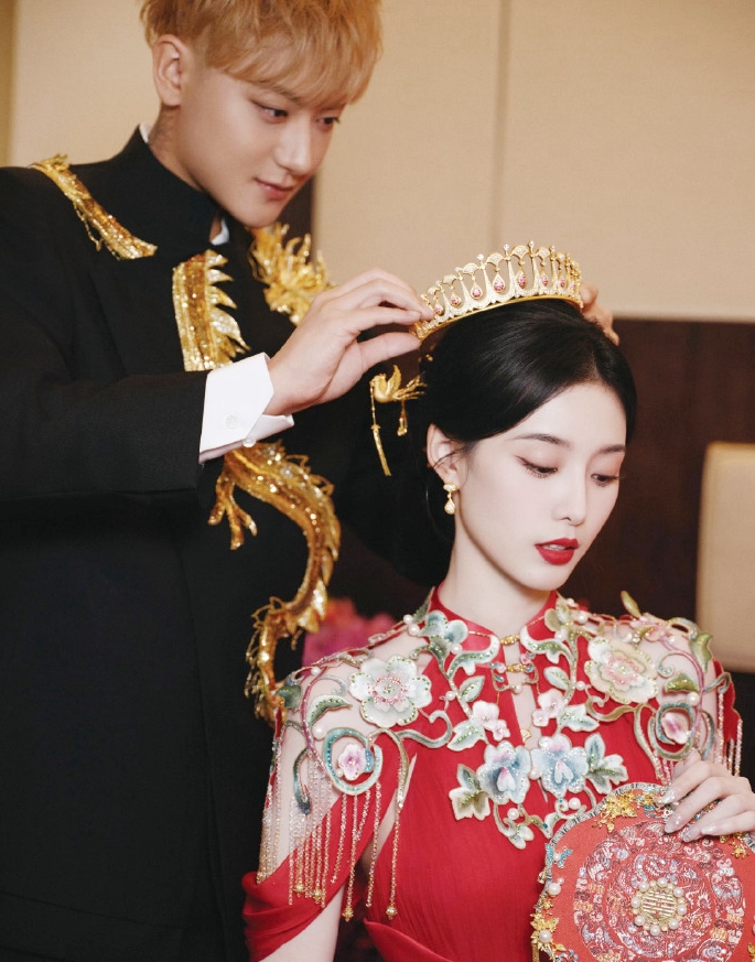 "Tóm dính" con trai đầu lòng của "anh sếp showbiz" và nàng thơ gen Z?- Ảnh 1. "Tóm dính" con trai đầu lòng của "anh sếp showbiz" và nàng thơ gen Z?- Ảnh 1.