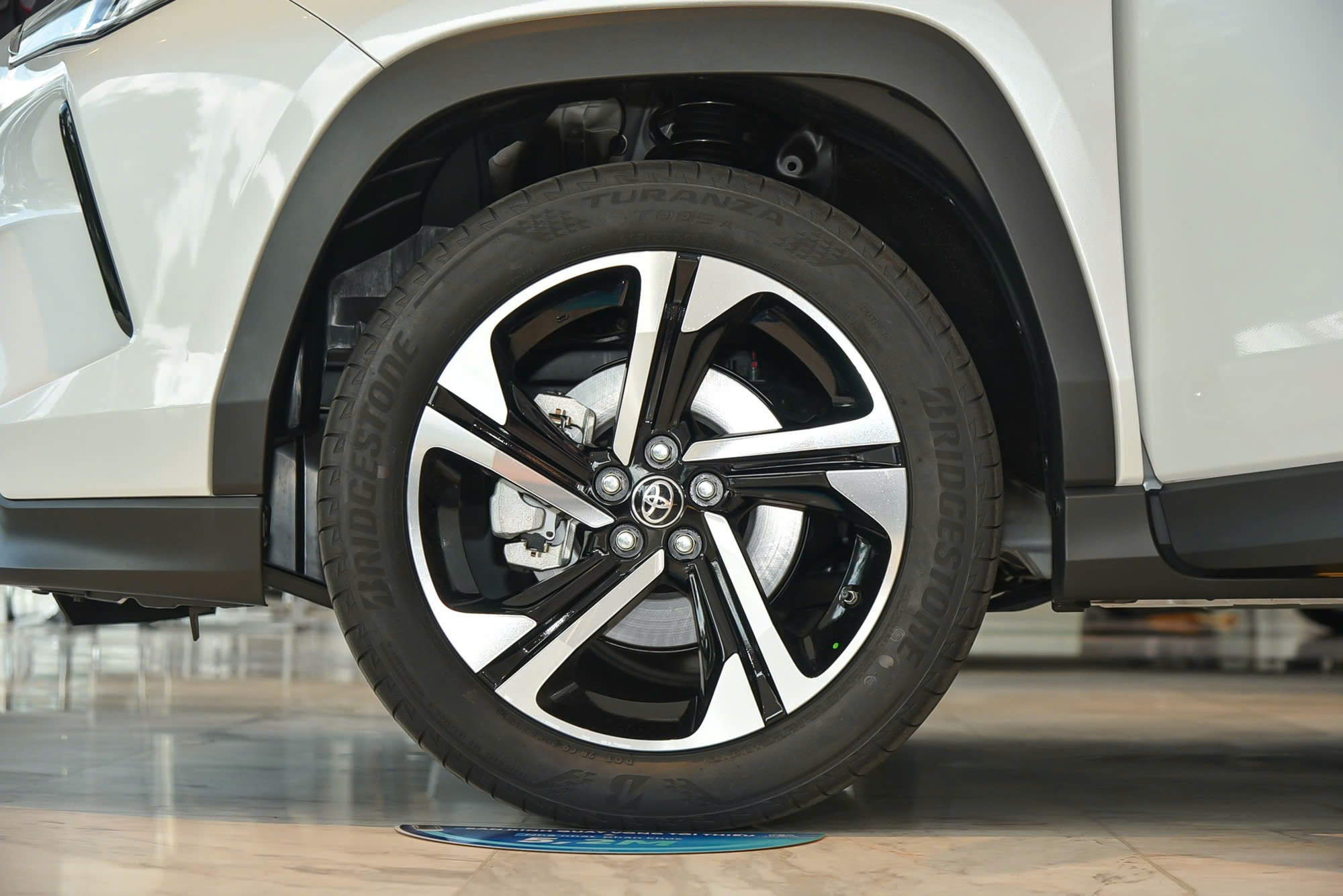 Chênh 1 triệu đồng, chọn Fronx bản cao nhất hay Yaris Cross xăng, bảng so sánh này sẽ giúp bạn dễ quyết định hơn- Ảnh 8. Chênh 1 triệu đồng, chọn Fronx bản cao nhất hay Yaris Cross xăng, bảng so sánh này sẽ giúp bạn dễ quyết định hơn- Ảnh 8.