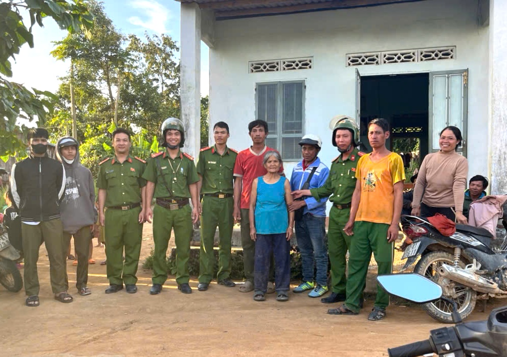 Hai ngày lạc trong rừng, cụ bà 95 tuổi sống nhờ nước suối- Ảnh 1. Hai ngày lạc trong rừng, cụ bà 95 tuổi sống nhờ nước suối- Ảnh 1.