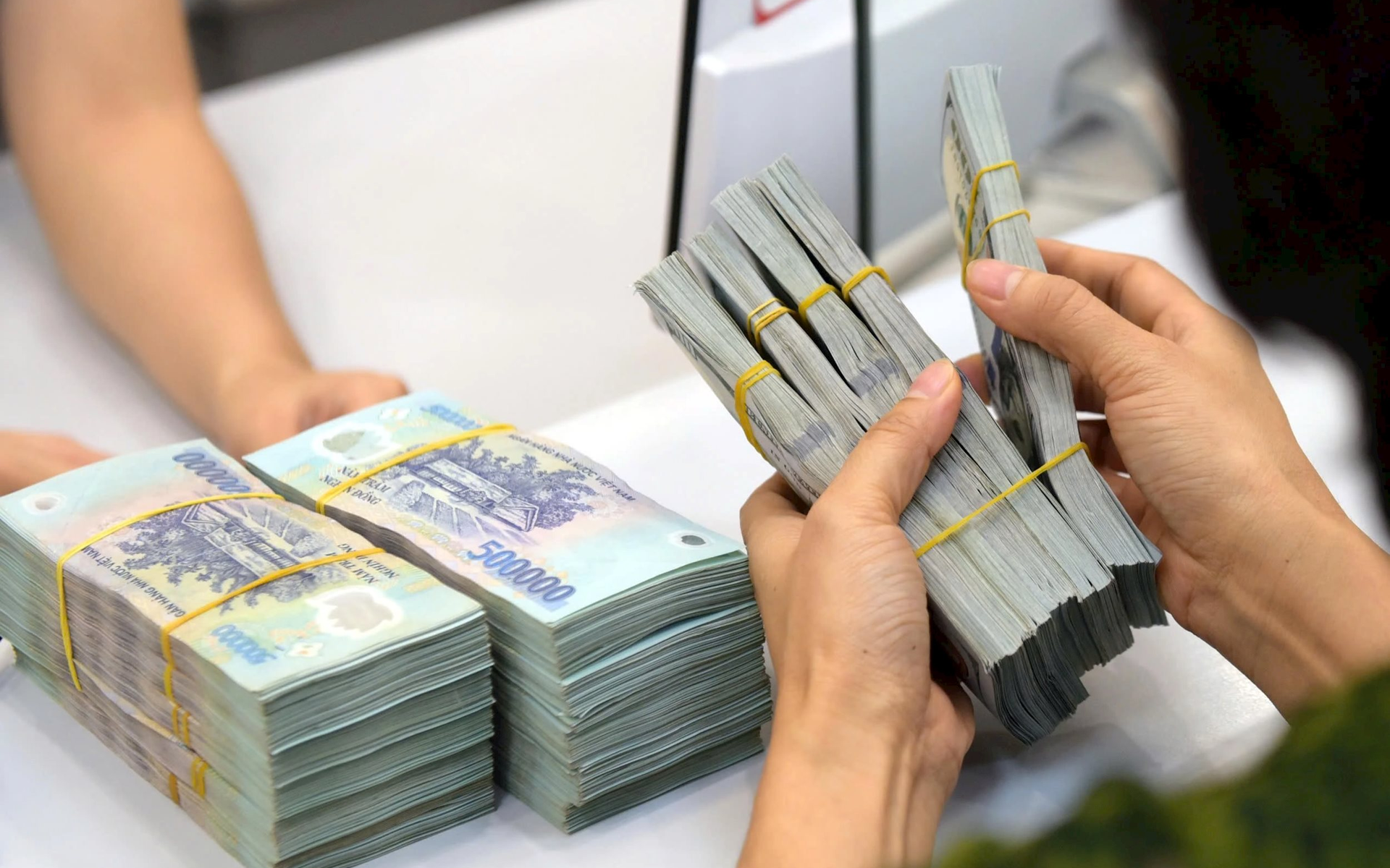 Một số người ở Việt Nam đã nhận gần 8 tỷ USD