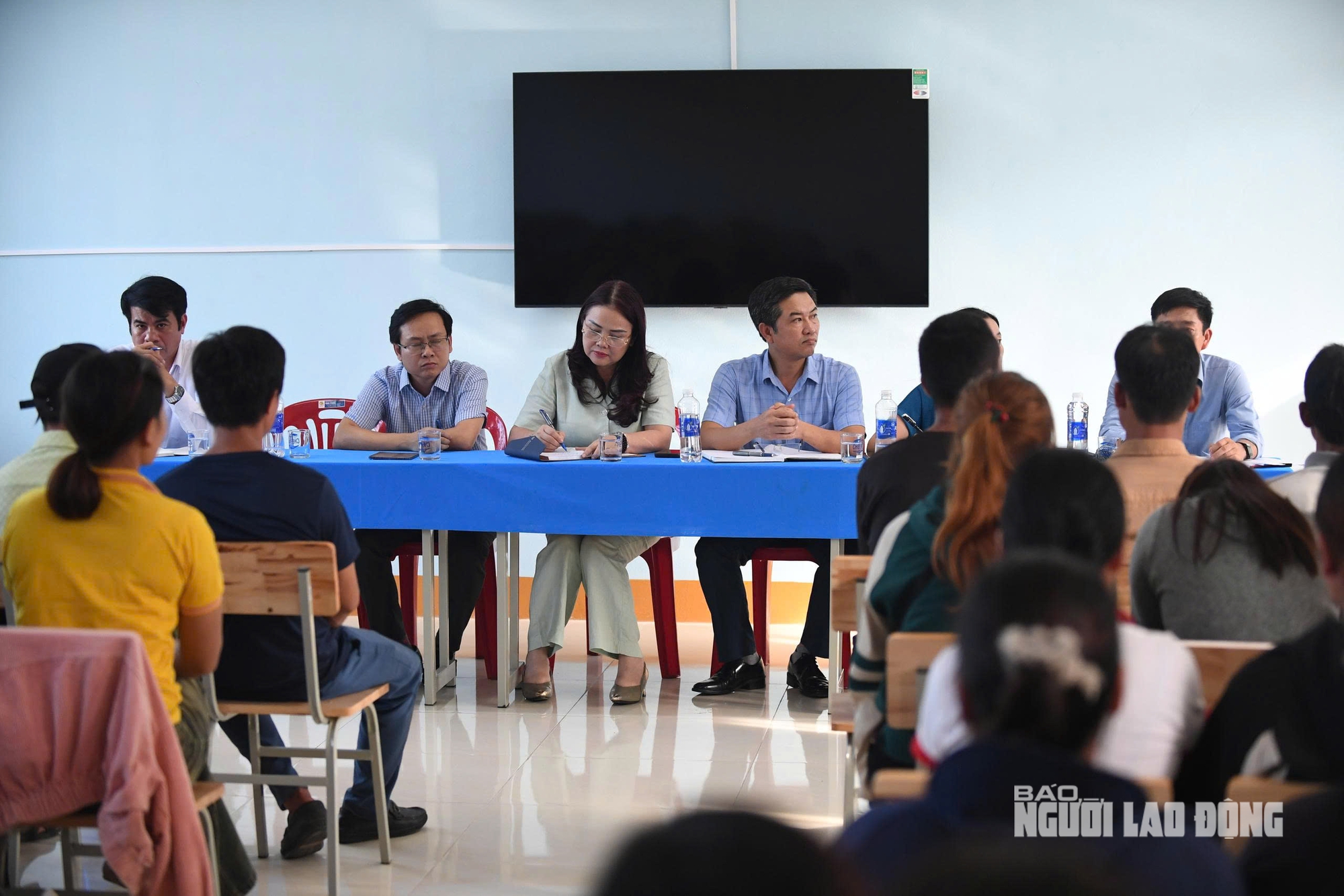 Nữ phó hiệu trưởng sắp "tái xuất", xã lập biên bản vụ 40 học sinh nhập viện- Ảnh 2. Nữ phó hiệu trưởng sắp "tái xuất", xã lập biên bản vụ 40 học sinh nhập viện- Ảnh 2.