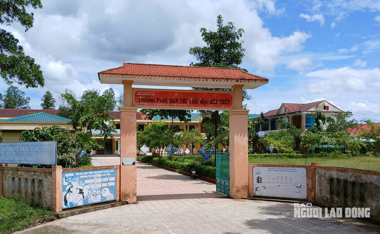 Nữ phó hiệu trưởng sắp "tái xuất", xã lập biên bản vụ 40 học sinh nhập viện- Ảnh 1. Nữ phó hiệu trưởng sắp "tái xuất", xã lập biên bản vụ 40 học sinh nhập viện- Ảnh 1.