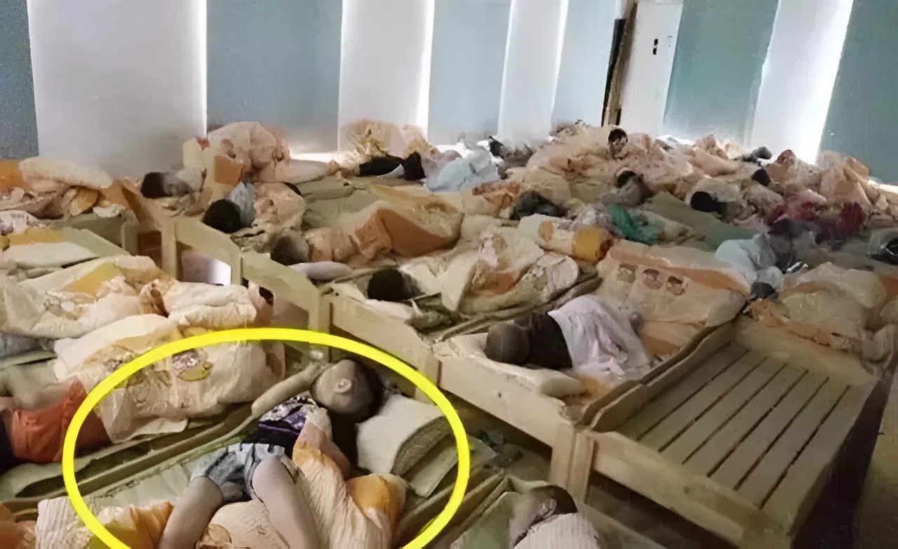 Giáo viên gửi ảnh học sinh ngủ trưa vào nhóm chung, phụ huynh xem xong tức giận đùng đùng: "Tôi đóng tiền để chăm sóc kiểu này à?"- Ảnh 2.