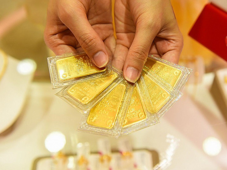 Chi hơn 100 triệu mua vòng vàng 999, người đàn ông choáng váng khi phát hiện ra thứ bên trong!- Ảnh 1.