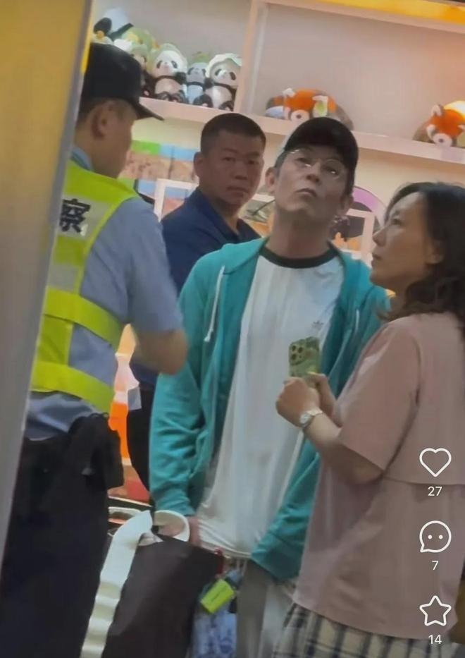 "Trai hư lộ 1.300 ảnh nóng" gây sốc với video mất kiểm soát tại khách sạn- Ảnh 4. "Trai hư lộ 1.300 ảnh nóng" gây sốc với video mất kiểm soát tại khách sạn- Ảnh 4.