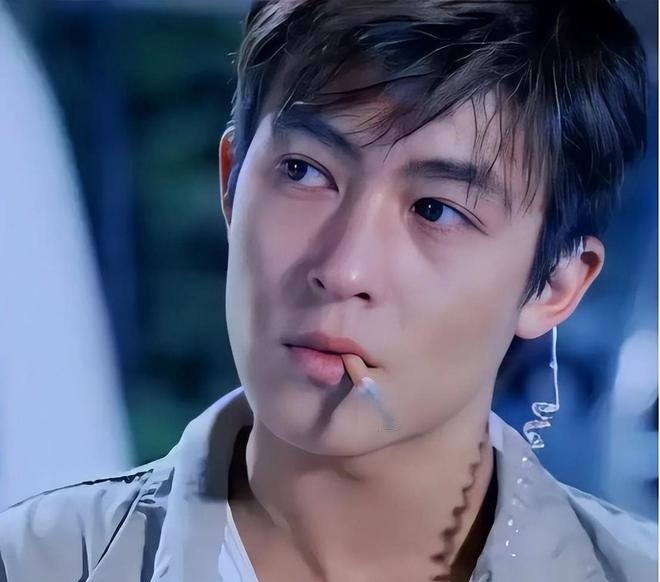 "Trai hư lộ 1.300 ảnh nóng" gây sốc với video mất kiểm soát tại khách sạn- Ảnh 5. "Trai hư lộ 1.300 ảnh nóng" gây sốc với video mất kiểm soát tại khách sạn- Ảnh 5.