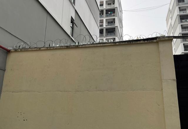 Khu lừa đảo lớn nhất Campuchia l&agrave; "nh&agrave; t&ugrave; khổng lồ" - Ảnh 4.