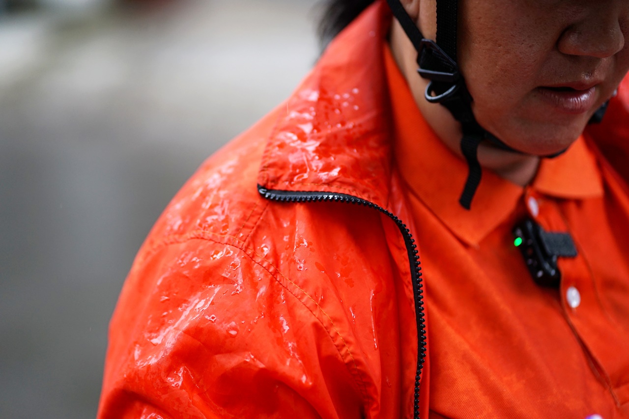 Phía sau đôi bàn tay “hai màu” của người mẹ shipper: “Lúc anh ấy mất, chị mang bầu 2 tháng…”- Ảnh 4. Phía sau đôi bàn tay “hai màu” của người mẹ shipper: “Lúc anh ấy mất, chị mang bầu 2 tháng…”- Ảnh 4.