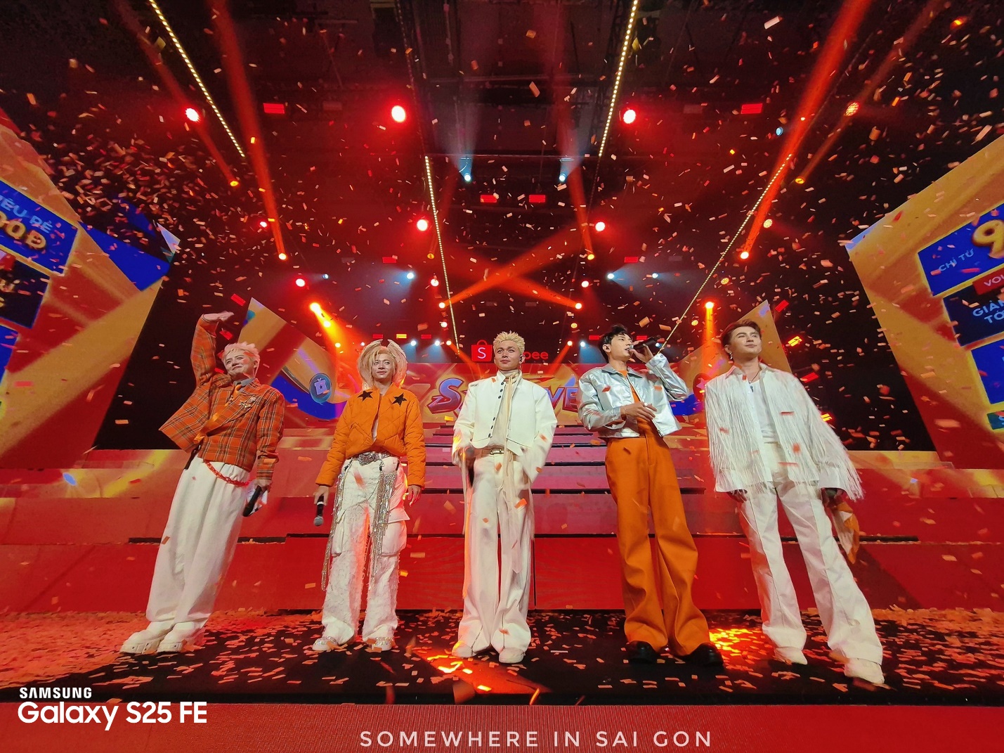 Concert Xa Tít Vẫn Rõ Từng Ánh Đèn: Galaxy S25 Fe Chứng Minh Đẳng Cấp Dòng S- Ảnh 1. Concert Xa Tít Vẫn Rõ Từng Ánh Đèn: Galaxy S25 Fe Chứng Minh Đẳng Cấp Dòng S- Ảnh 1.