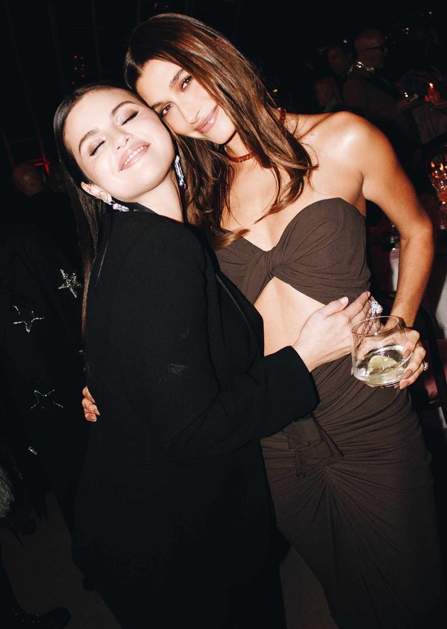 Selena Gomez sân si tận cùng, không ai bênh nổi!- Ảnh 3. Selena Gomez sân si tận cùng, không ai bênh nổi!- Ảnh 3.