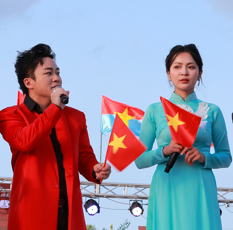 Nữ ca sĩ được Tùng Dương chúc "sớm có em bé" với Nguyễn Văn Chung: Xinh đẹp, 2025 nổi tiếng cả nước- Ảnh 1.