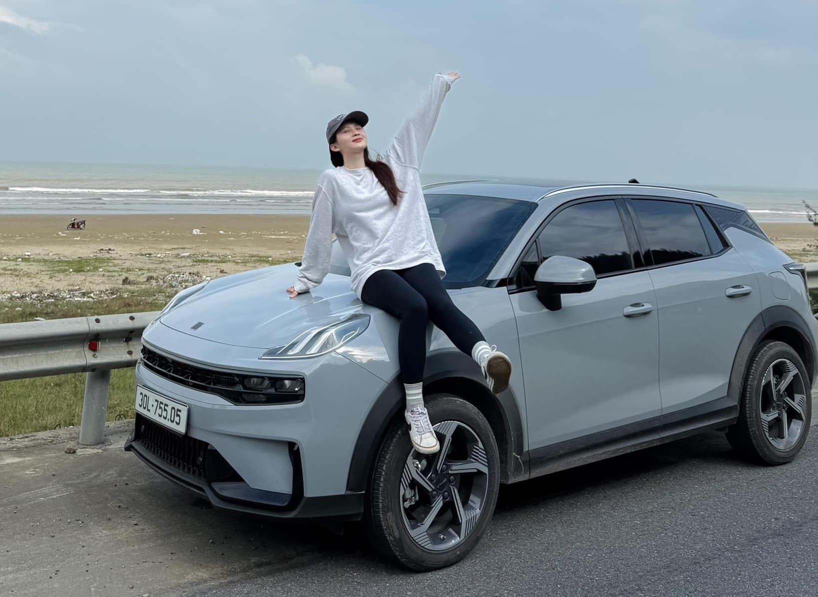 Quỳnh Như: &lsquo;Từ fan Toyota, antifan xe Trung Quốc, bố m&igrave;nh chấm 9 điểm cho Lynk & Co 06&rsquo;- Ảnh 2.