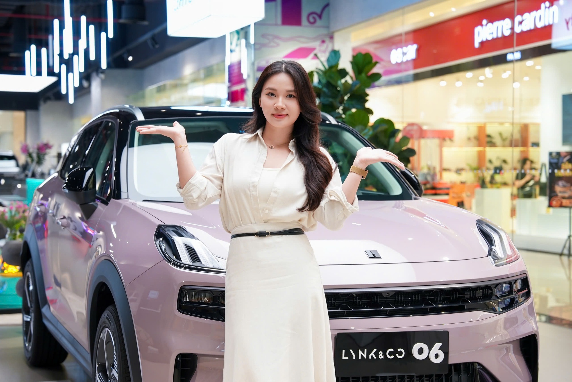 Quỳnh Như: &lsquo;Từ fan Toyota, antifan xe Trung Quốc, bố m&igrave;nh chấm 9 điểm cho Lynk & Co 06&rsquo;- Ảnh 4.