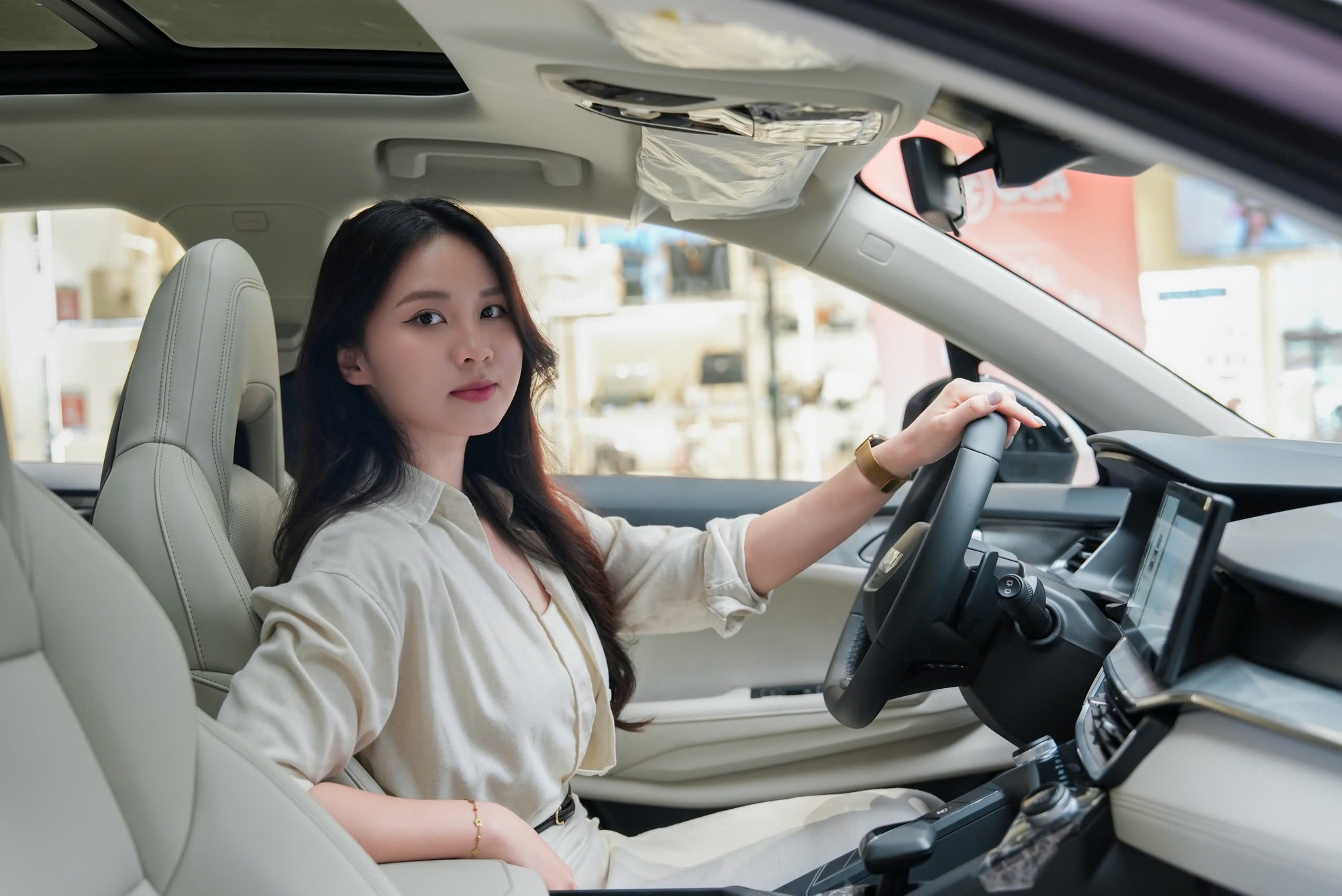 Quỳnh Như: &lsquo;Từ fan Toyota, antifan xe Trung Quốc, bố m&igrave;nh chấm 9 điểm cho Lynk & Co 06&rsquo;- Ảnh 6.