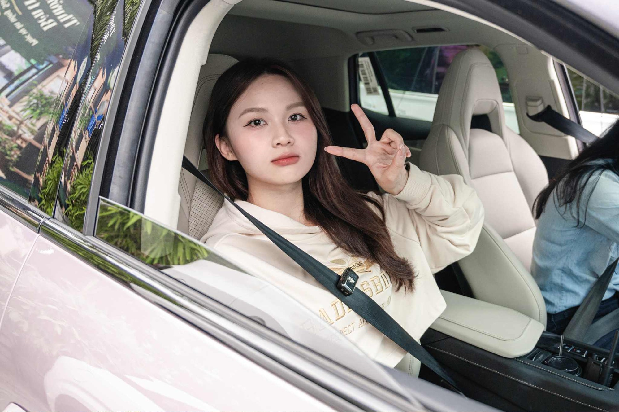 Quỳnh Như: &lsquo;Từ fan Toyota, antifan xe Trung Quốc, bố m&igrave;nh chấm 9 điểm cho Lynk & Co 06&rsquo;- Ảnh 8.