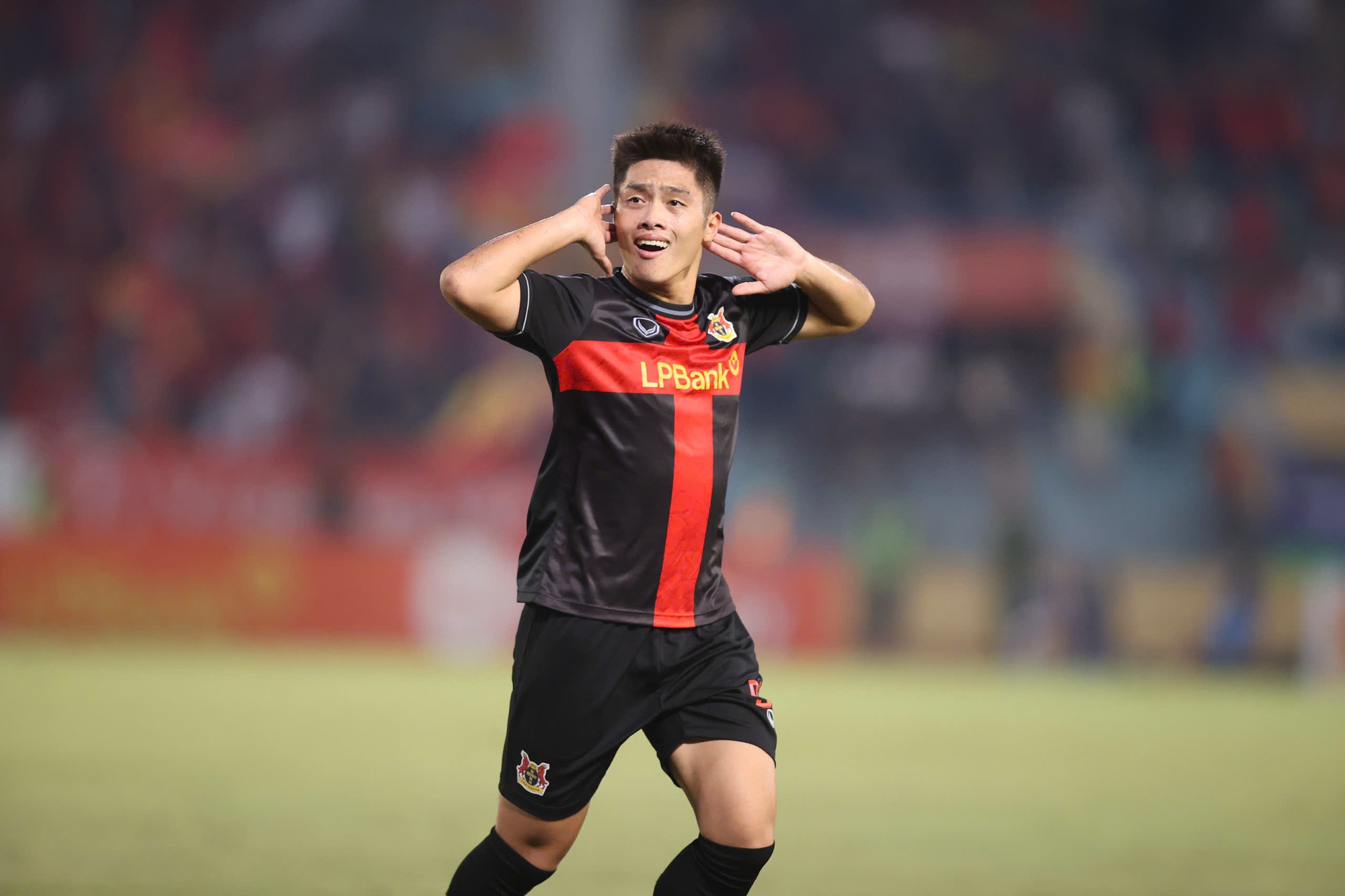 Yến Xuân xinh hết nấc cùng con trai cổ vũ Văn Lâm trong ngày Hà Nội FC thua sốc Ninh Bình- Ảnh 6. Yến Xuân xinh hết nấc cùng con trai cổ vũ Văn Lâm trong ngày Hà Nội FC thua sốc Ninh Bình- Ảnh 6.