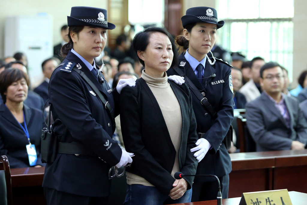 'Quan bà mê trai trẻ' Trung Quốc lộ mặt sau scandal 41 bất động sản ở Bắc Kinh: Bị người tình lừa 695 tỷ- Ảnh 4.