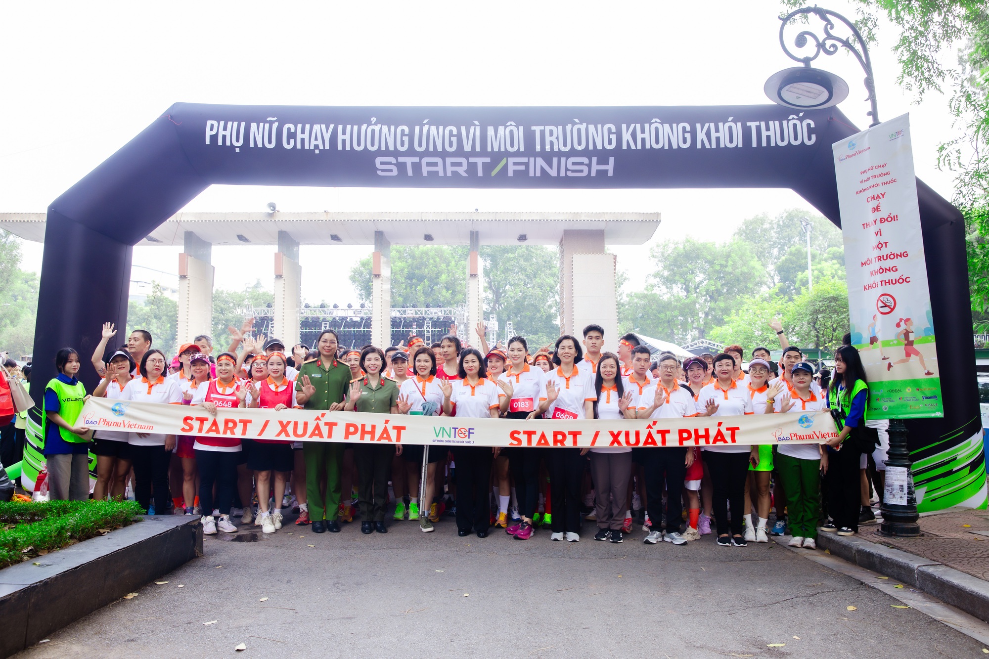 Dàn sao Việt cùng chạy vì môi trường không khói thuốc- Ảnh 1. Dàn sao Việt cùng chạy vì môi trường không khói thuốc- Ảnh 1.