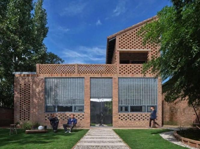 Nữ tiến sĩ biến nhà cũ thành biệt thự hơn 1.000m2 cho bố nghỉ hưu: “Kinh phí hết 1,4 tỷ đồng nhưng tương lai không tốn tiền điện”- Ảnh 2.