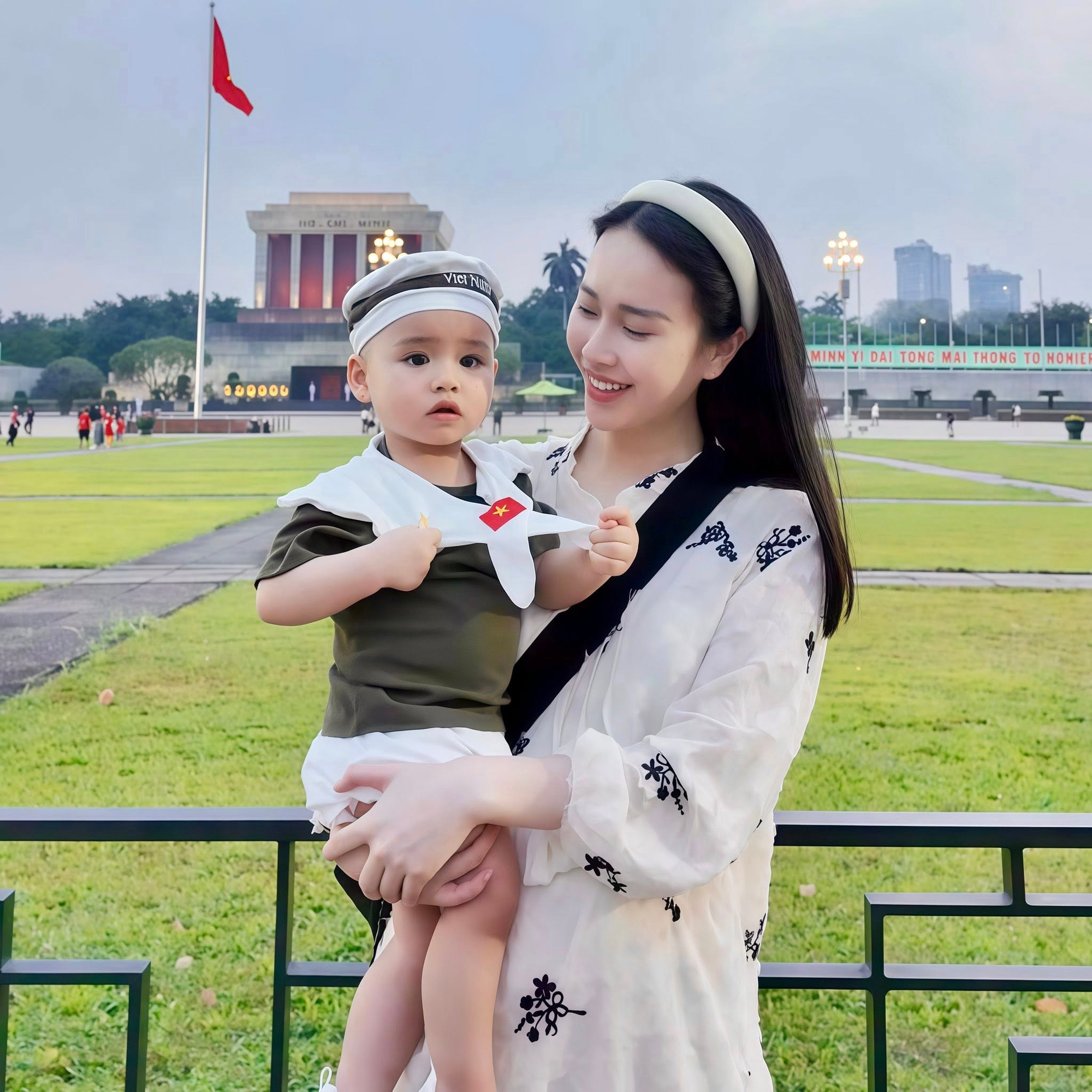 4 hot mom rủ nhau 4 hot mom rủ nhau
