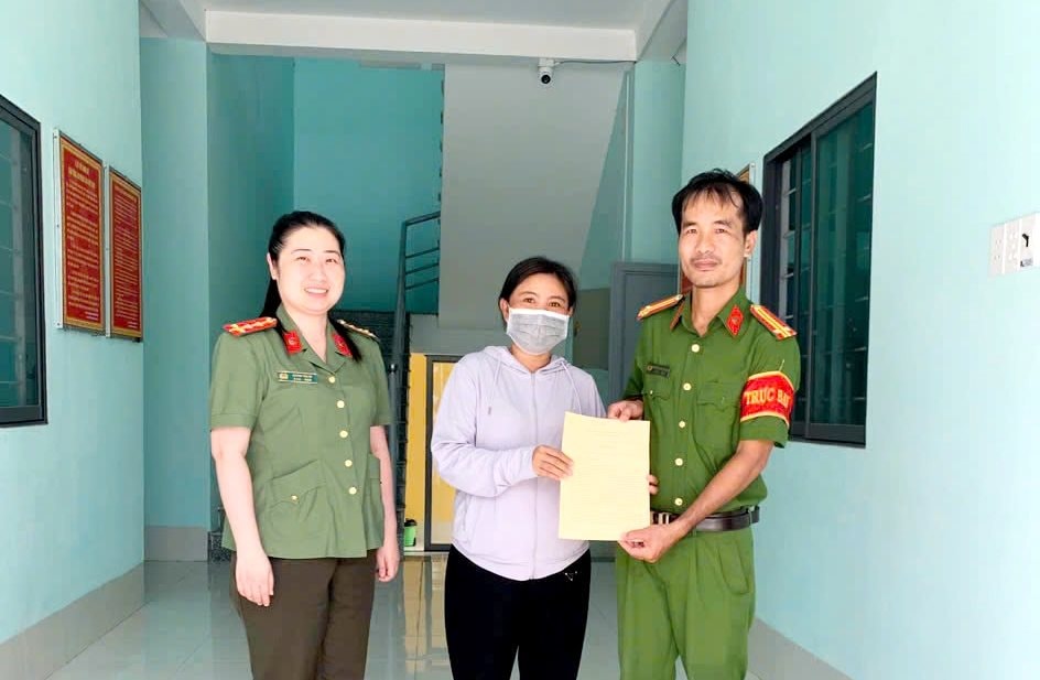 Người buôn hàng 49 tuổi giao dịch 115 triệu đồng với 1 tài khoản Vietcombank: Công an xác định có tính chất phức tạp, khó khăn để xác minh - Ảnh 2. Người buôn hàng 49 tuổi giao dịch 115 triệu đồng với 1 tài khoản Vietcombank: Công an xác định có tính chất phức tạp, khó khăn để xác minh - Ảnh 2.