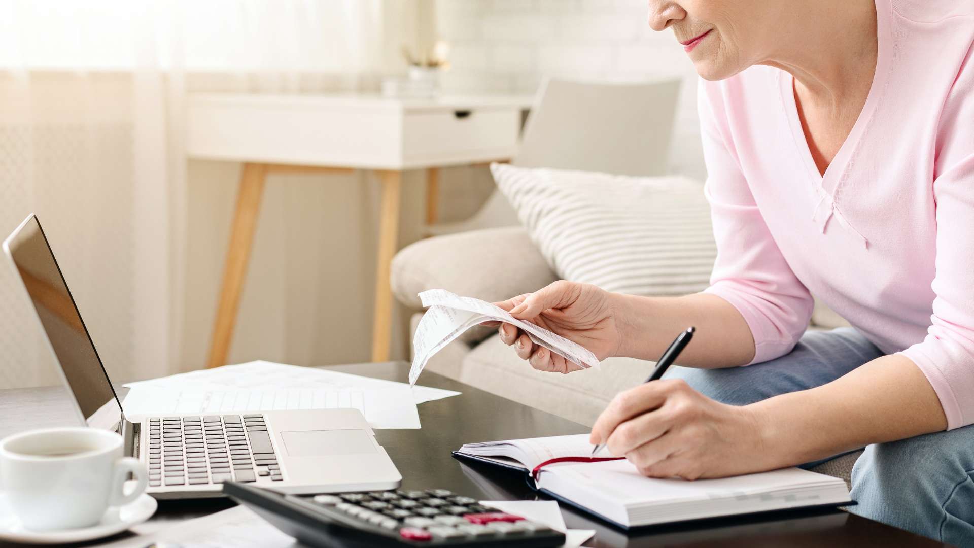 Tiền “phòng thân”: Bao nhiêu là ĐỦ để bạn yên tâm sống?- Ảnh 3. Tiền “phòng thân”: Bao nhiêu là ĐỦ để bạn yên tâm sống?- Ảnh 3.