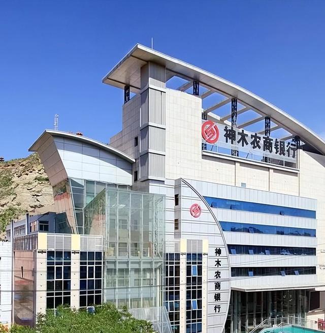 'Quan bà mê trai trẻ' Trung Quốc lộ mặt sau scandal 41 bất động sản ở Bắc Kinh: Bị người tình lừa 695 tỷ- Ảnh 2.