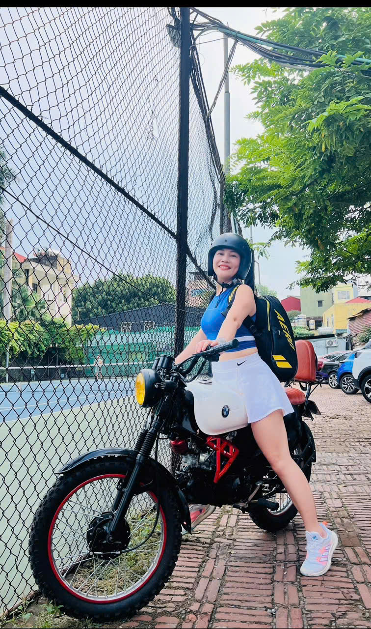 Nữ huấn luyện viên pickleball tuổi U50: Từ nỗi sợ tiền mãn kinh đến "bông hồng rực rỡ" trên sân tập khiến nhiều người xuýt xoa- Ảnh 4. Nữ huấn luyện viên pickleball tuổi U50: Từ nỗi sợ tiền mãn kinh đến "bông hồng rực rỡ" trên sân tập khiến nhiều người xuýt xoa- Ảnh 4.