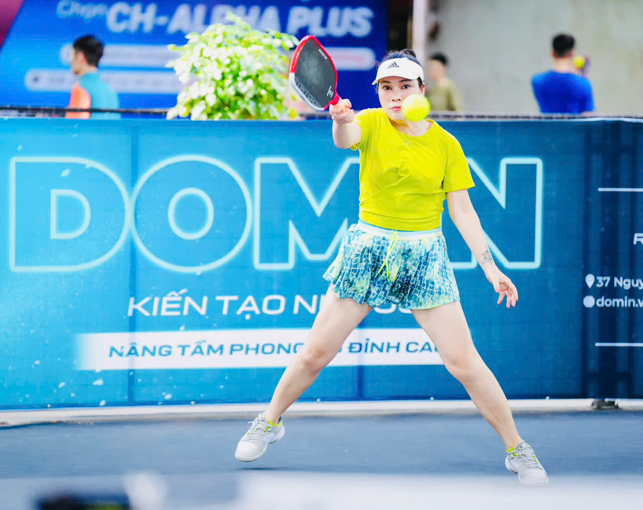 Nữ huấn luyện viên pickleball tuổi U50: Từ nỗi sợ tiền mãn kinh đến "bông hồng rực rỡ" trên sân tập khiến nhiều người xuýt xoa- Ảnh 7. Nữ huấn luyện viên pickleball tuổi U50: Từ nỗi sợ tiền mãn kinh đến "bông hồng rực rỡ" trên sân tập khiến nhiều người xuýt xoa- Ảnh 7.