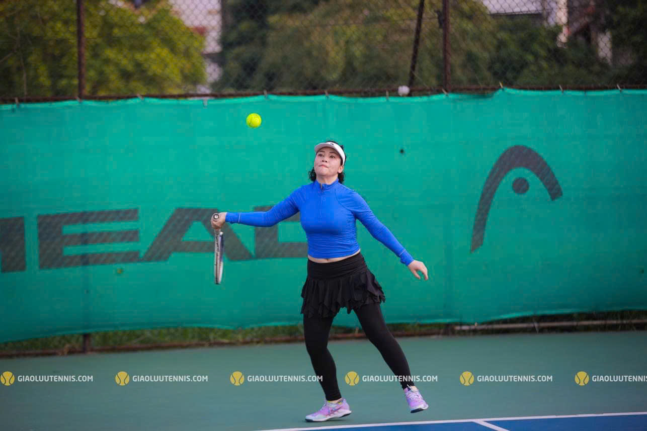 Nữ huấn luyện viên pickleball tuổi U50: Từ nỗi sợ tiền mãn kinh đến "bông hồng rực rỡ" trên sân tập khiến nhiều người xuýt xoa- Ảnh 3. Nữ huấn luyện viên pickleball tuổi U50: Từ nỗi sợ tiền mãn kinh đến "bông hồng rực rỡ" trên sân tập khiến nhiều người xuýt xoa- Ảnh 3.