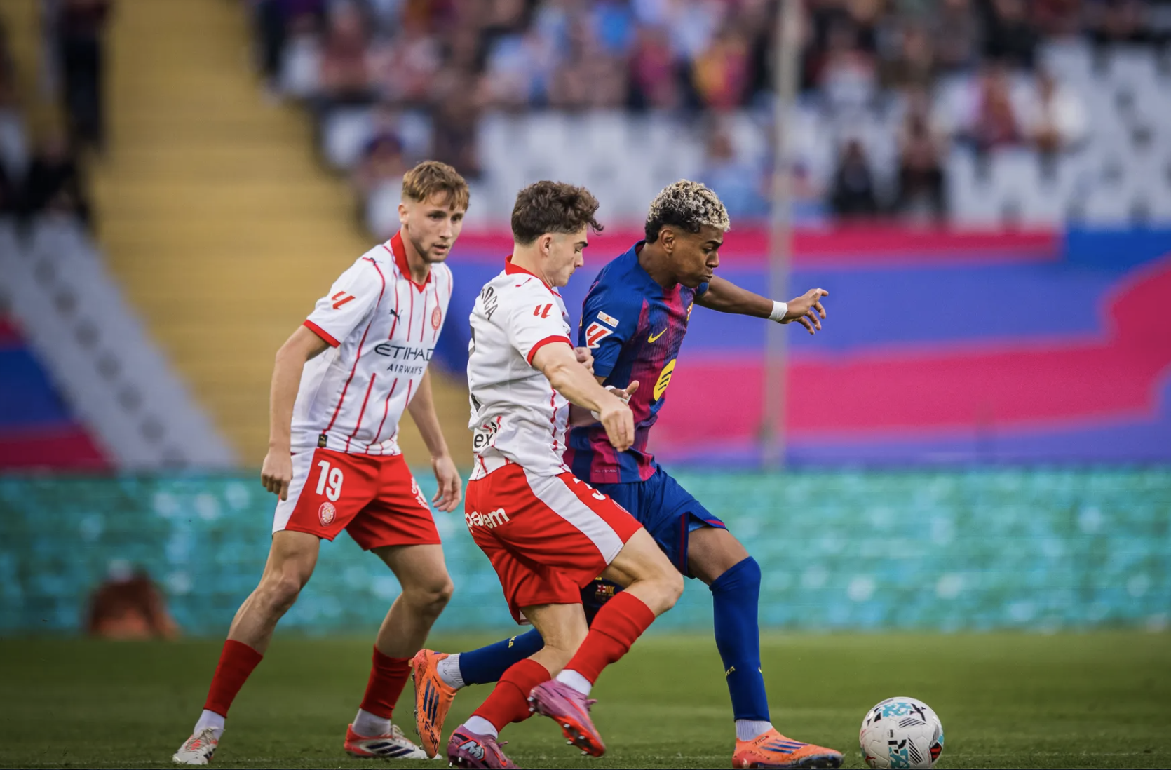 Barcelona nhọc nhằn đánh bại Girona, tái chiếm ngôi đầu bảng La Liga- Ảnh 1. Barcelona nhọc nhằn đánh bại Girona, tái chiếm ngôi đầu bảng La Liga- Ảnh 1.
