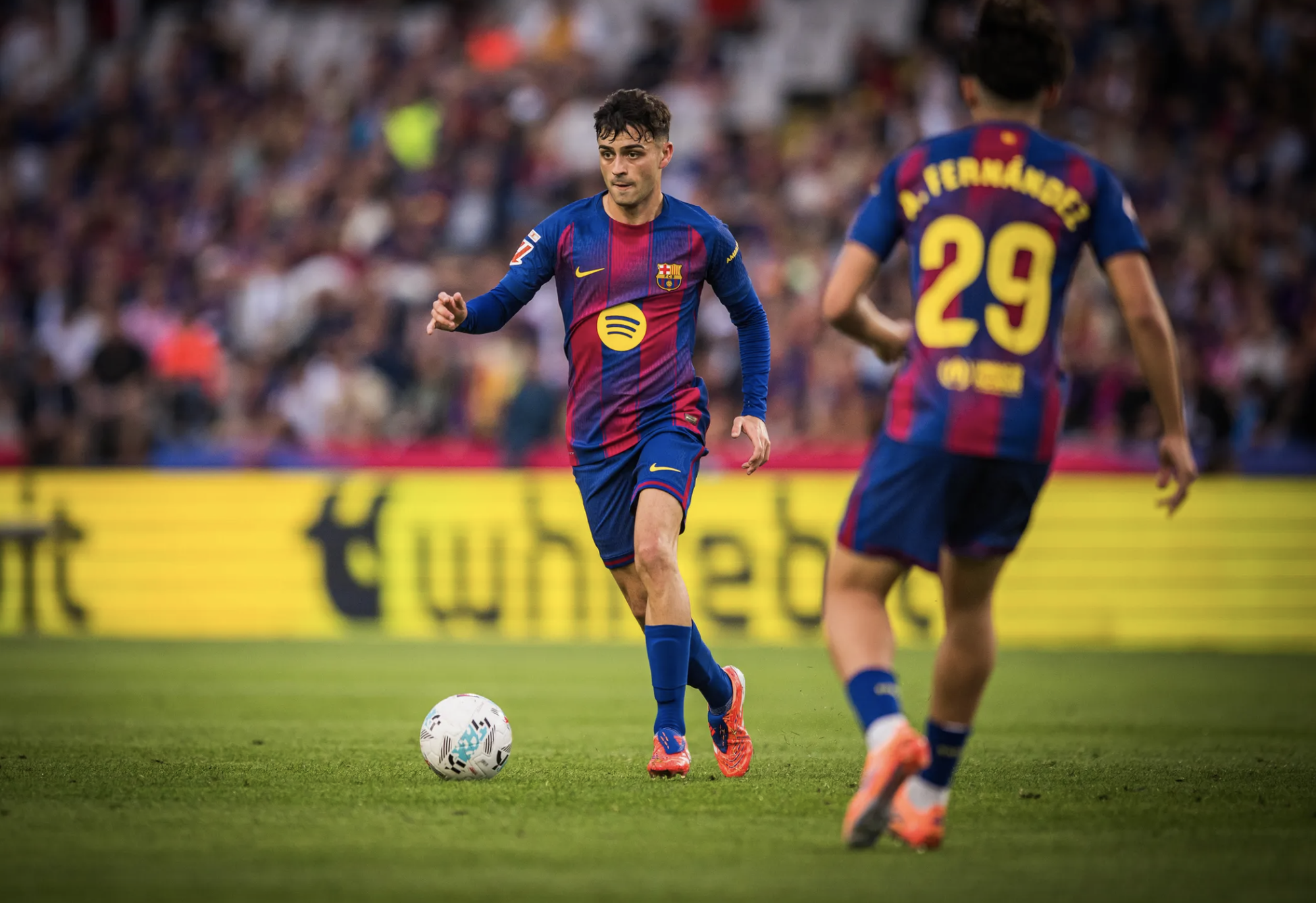 Barcelona nhọc nhằn đánh bại Girona, tái chiếm ngôi đầu bảng La Liga- Ảnh 3. Barcelona nhọc nhằn đánh bại Girona, tái chiếm ngôi đầu bảng La Liga- Ảnh 3.