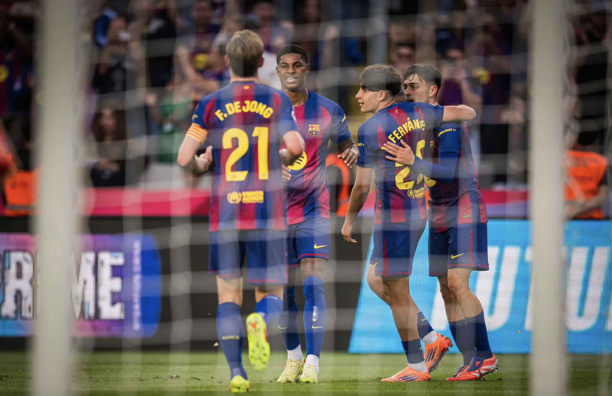 Barcelona nhọc nhằn đánh bại Girona, tái chiếm ngôi đầu bảng La Liga- Ảnh 5. Barcelona nhọc nhằn đánh bại Girona, tái chiếm ngôi đầu bảng La Liga- Ảnh 5.